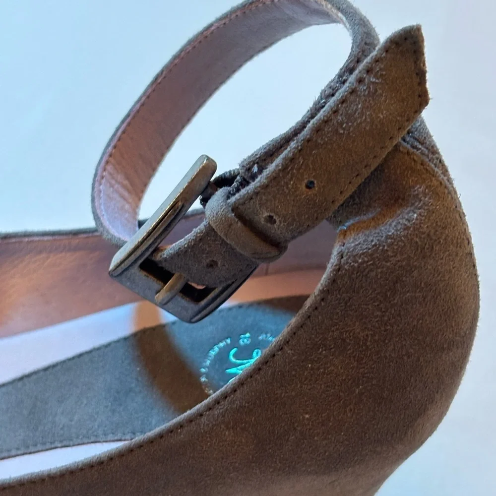 Johnston & Murphy refined versatile